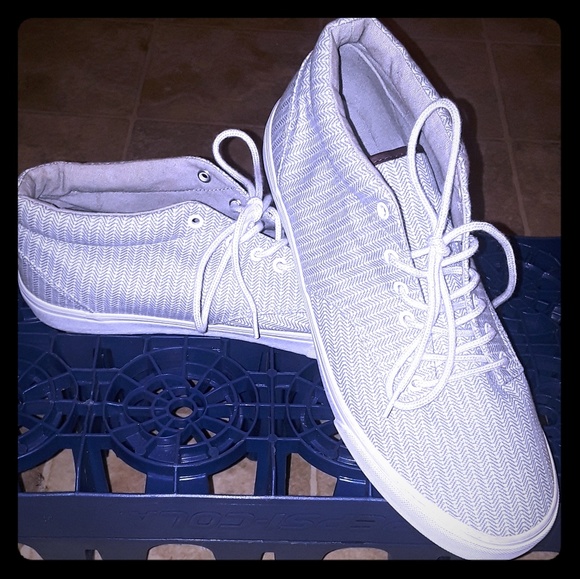 mid top canvas shoes